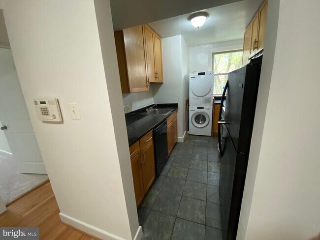 Foto del edificio - 2838 Hartford St SE