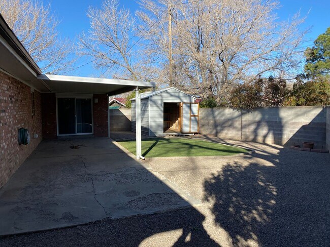 Foto del edificio - NE BRICK 3 Bedroom 2 Bath 2/CG