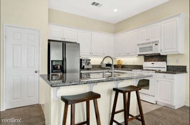 Foto del edificio - 3 br, 2 bath House - 632 Beach St