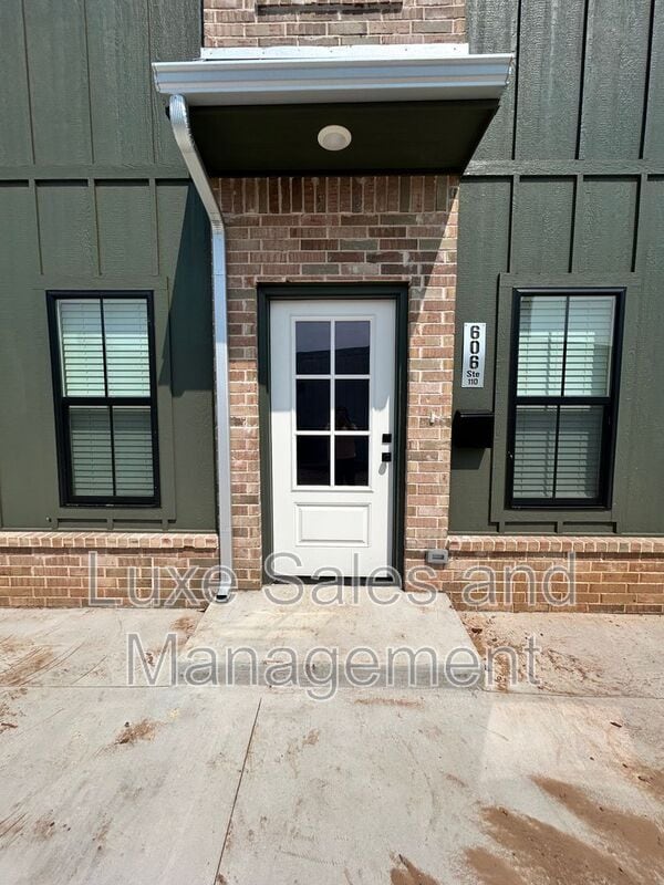 Foto del edificio - 606 W 2nd St