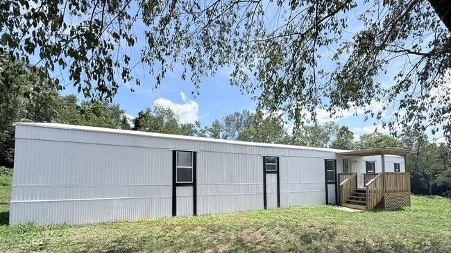 Building Photo - Fully Remodeled 3 Bedroom, 2 Bath Home in ...