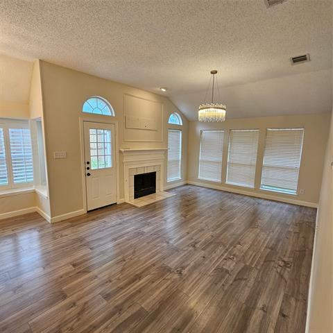 Building Photo - 2817 Oleander Dr