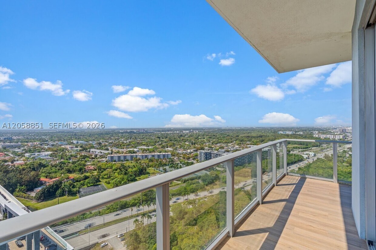 Foto del edificio - 16385 Biscayne Blvd