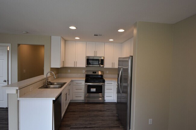 Building Photo - 10460 Mihela Ave