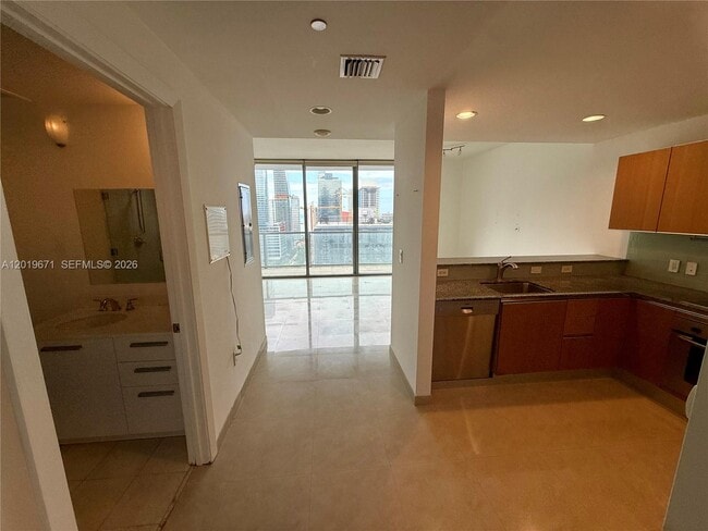 Building Photo - 1060 Brickell Ave