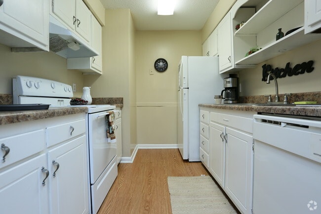 Interior Photo - Midtown Oaks