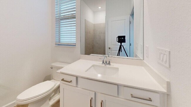 Foto del edificio - 7761 Lakes Edge Ln