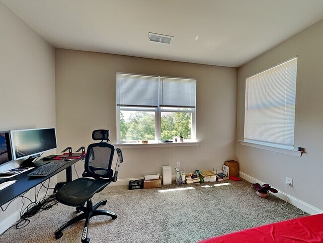 Foto del edificio - 1121 Camellia Ridge Dr