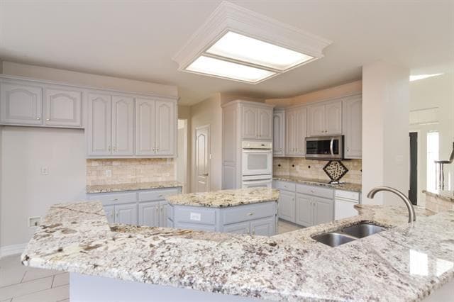 Building Photo - 8512 Mesa Verde Dr