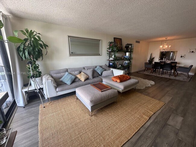 Foto del edificio - 2625 Collins Ave