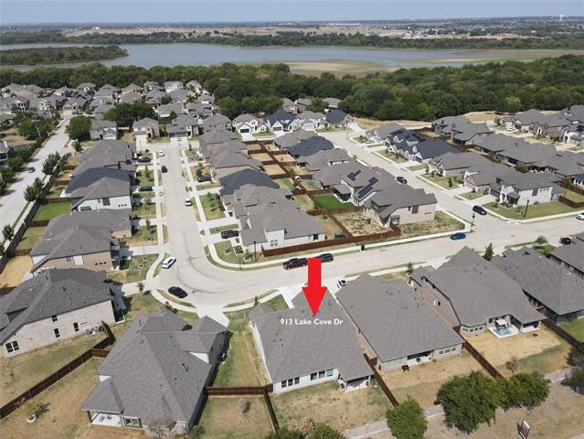 Building Photo - 913 Lake Cove Dr
