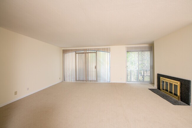 Foto del edificio - 3227 Shelter Bay Ave