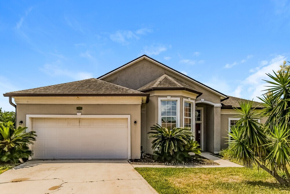 Foto principal - 8270 Lake Effie Ln E