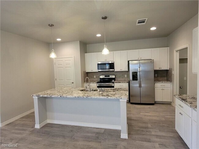 Foto del edificio - 3 br, 2 bath Duplex - 615 County Road 306 A A