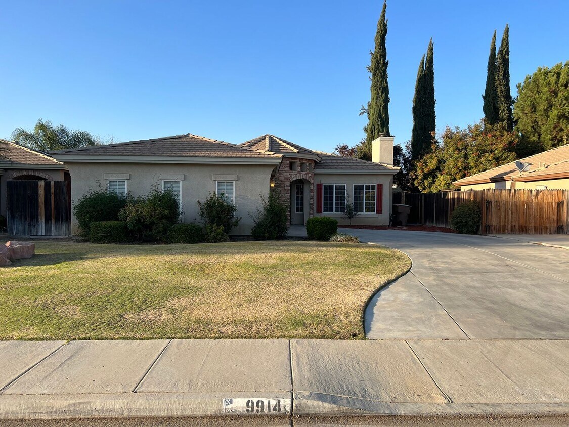 Primary Photo - 9914 Paper Moon Way