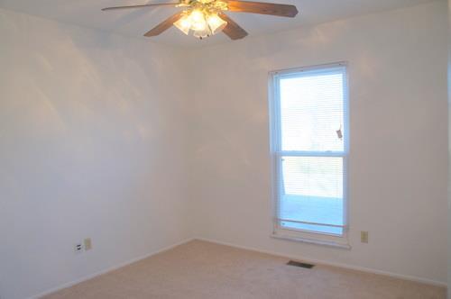 Foto del edificio - 715 White Oak Dr