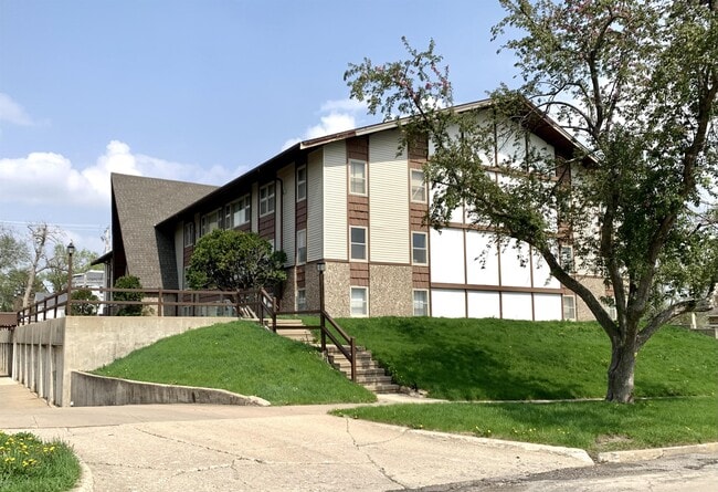 Building Photo - 210 19th St NE