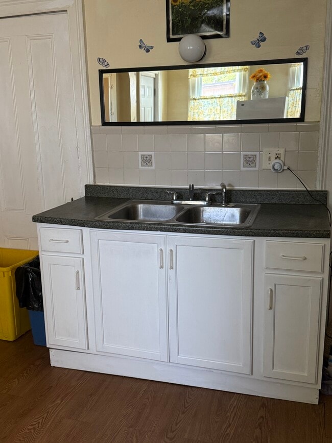 Kitchen - 47 Pine St