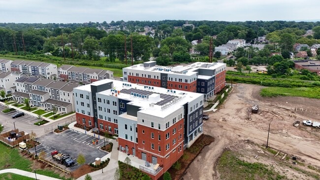 Building Photo - Heights at Village at Park River