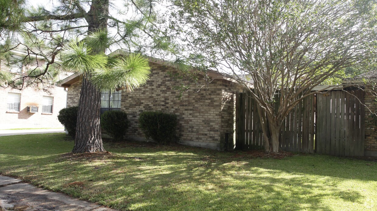 Building Photo - 754 Monet Dr