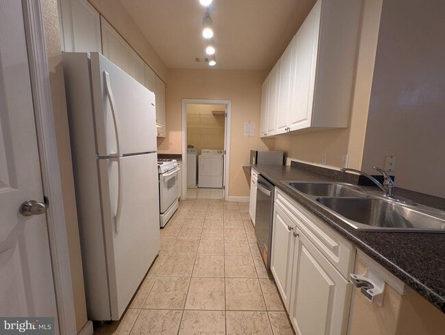 Building Photo - 501 Hungerford Dr