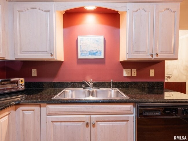 Building Photo - Well maintianed 2bedr 2bath Peoria Condo