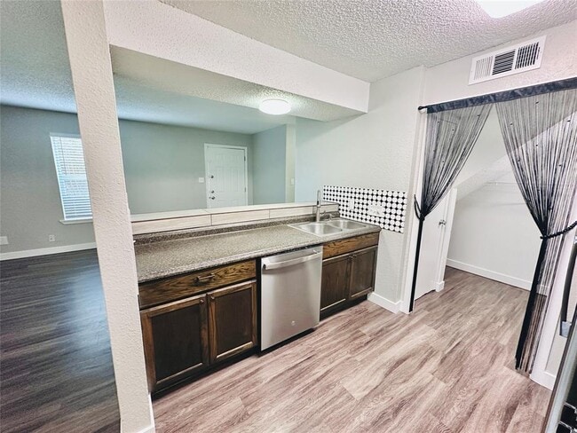 Foto del edificio - 1314 Southport Dr