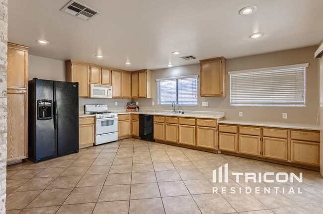 Building Photo - 8383 Golden Amber St