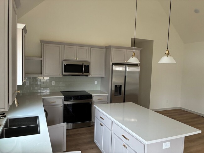 Building Photo - Brand New 2 Bed Home - Springfield MO