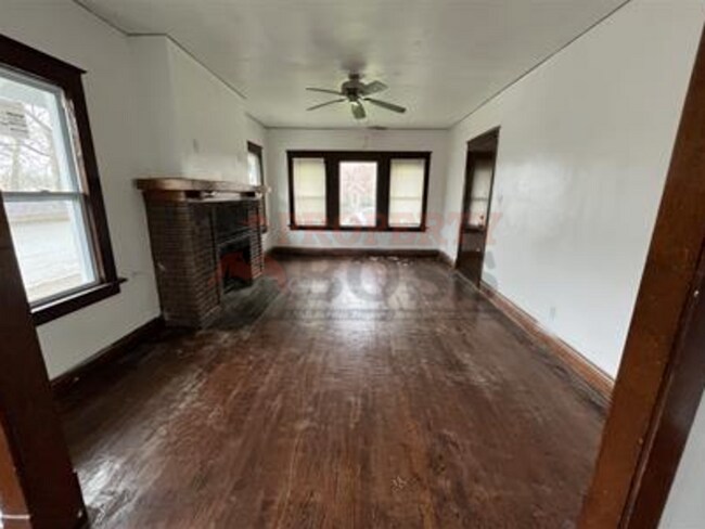 Building Photo - 4457 Madison St