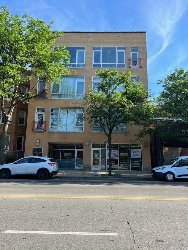 Primary Photo - 1040 E 47th St