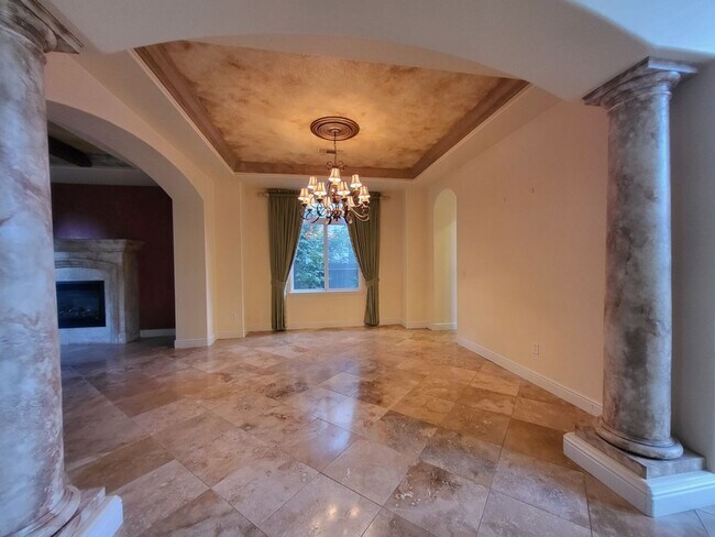 Foto del edificio - Absolutely Gorgeous 4BD / 3BA Home with Pool in Quiet Neighborhood