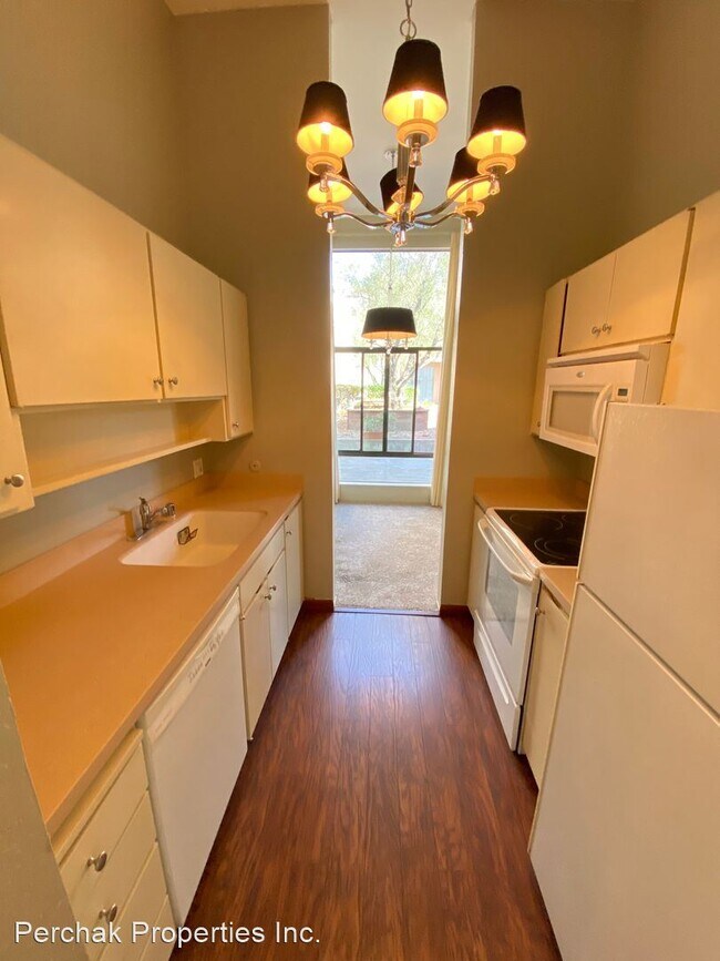 Building Photo - 1 br, 1 bath House - 410 N. Civic Dr. # 304