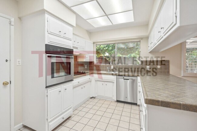 Foto del edificio - Lovely 3 Bedroom in Del Dayo Area