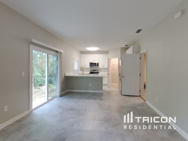 Foto del edificio - 2035 Dutton Island Oaks Wy