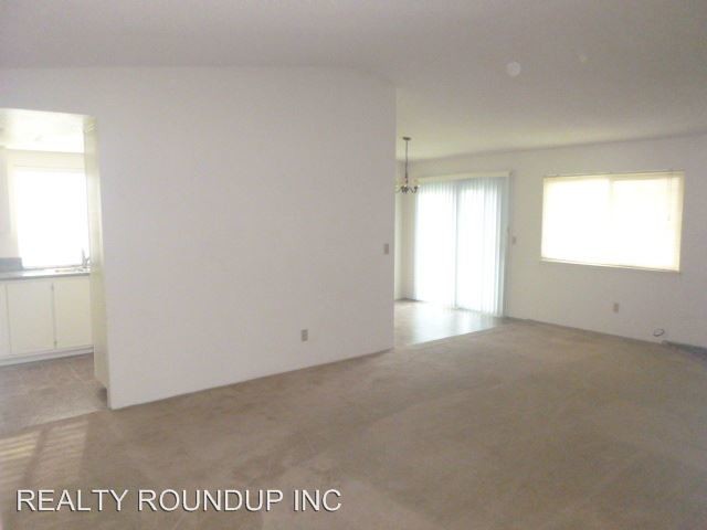 Building Photo - 3 br, 2 bath House - 8424 Sierra Sunset Dr