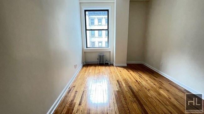Building Photo - 2 Bedroom 1 Bath Apartment In Midtown $5,8...