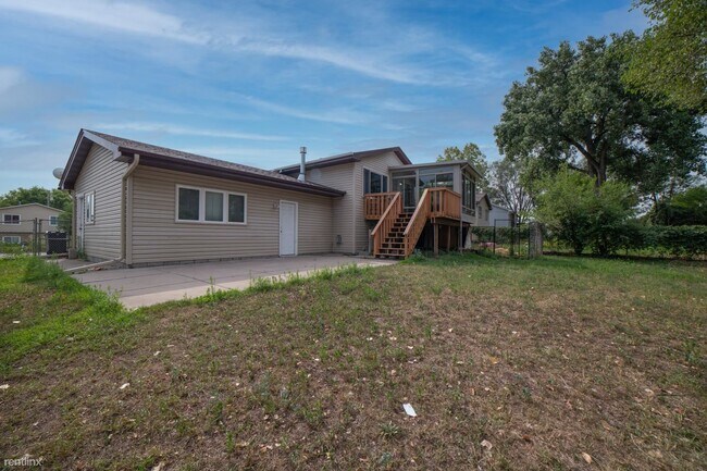 Foto del edificio - 4 br, 2 bath House - 350 Fillmore Street NE
