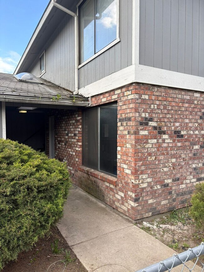 Foto del edificio - MP82 - 6119-6123 N. Addison St.