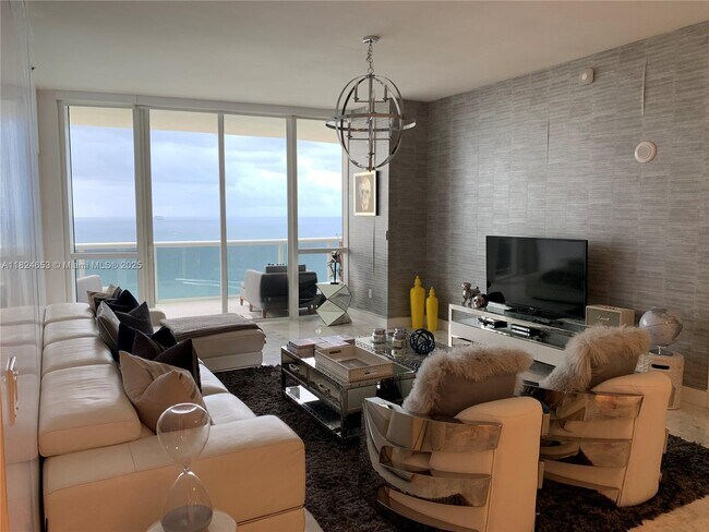 Building Photo - 16001 Collins Ave