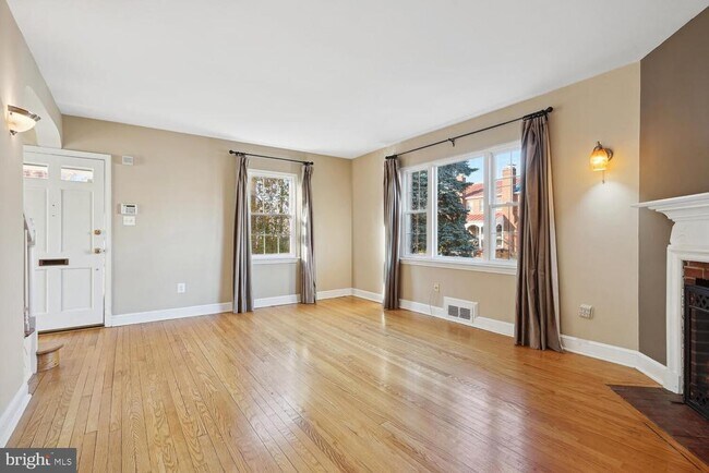 Foto del edificio - 313 E Mason Ave