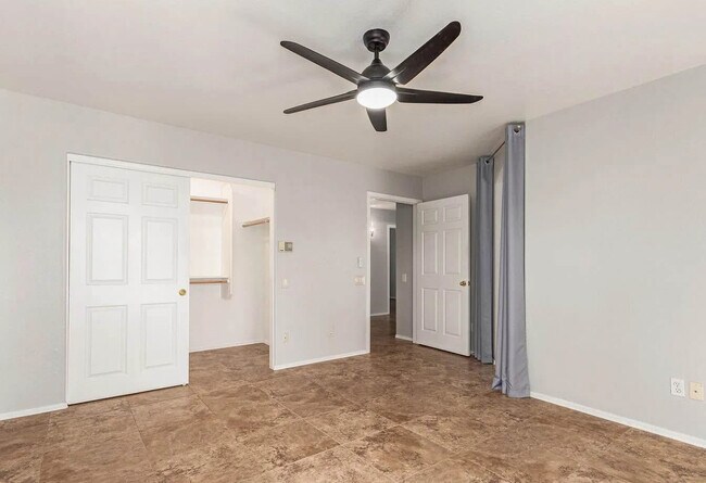 Photo - 1381 W Gary Dr House