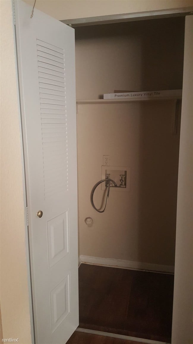 Building Photo - 3 br, 1 bath  - 2418 S Laredo St