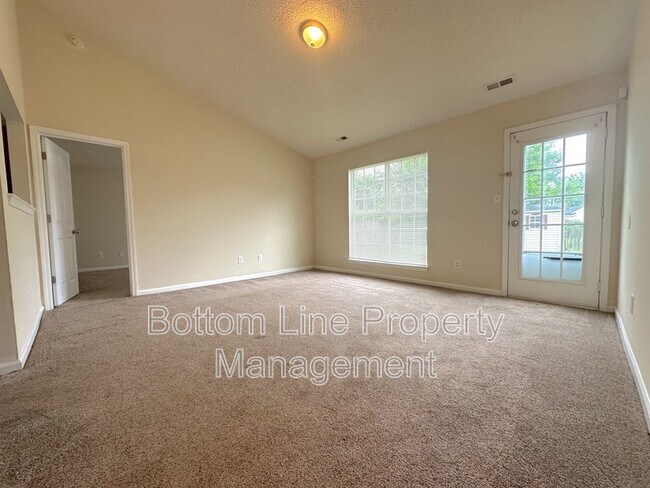 Foto del edificio - 5734 Hewitt Dr