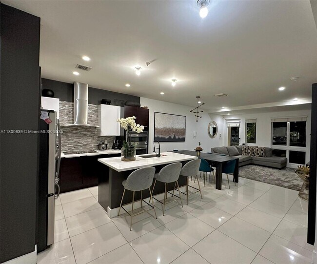 Foto del edificio - 10260 NW 63rd Terrace