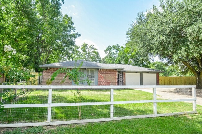 Building Photo - 1339 Tarberry Rd