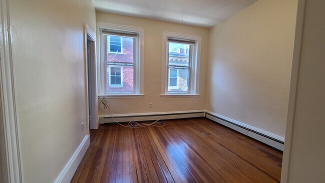 Building Photo - 6 Unity St