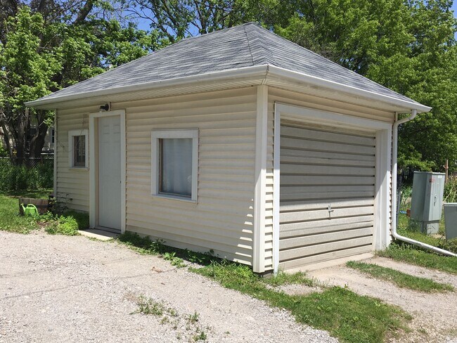 Garage - 120 Evans St