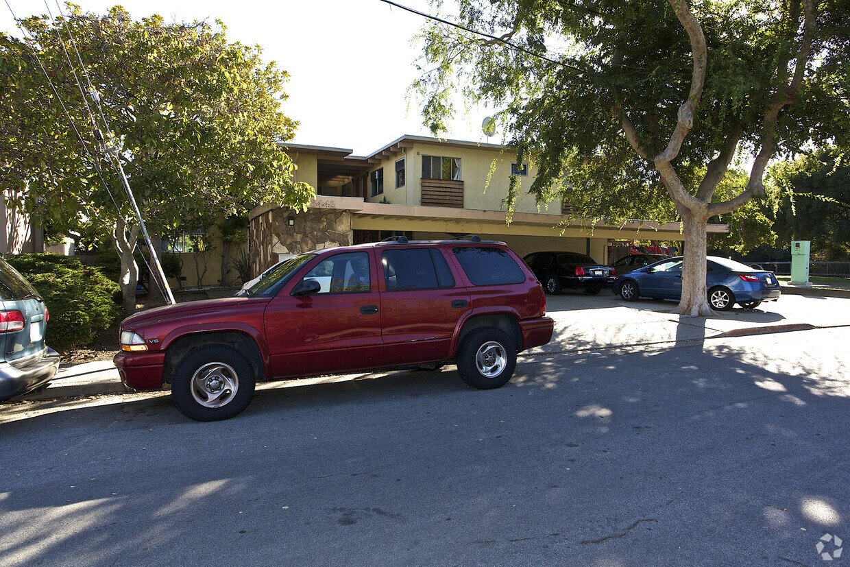 Building Photo - 3442 Santa Clara Ave