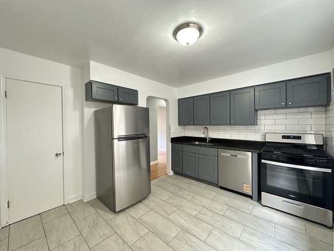 Building Photo - 6719 N California Ave